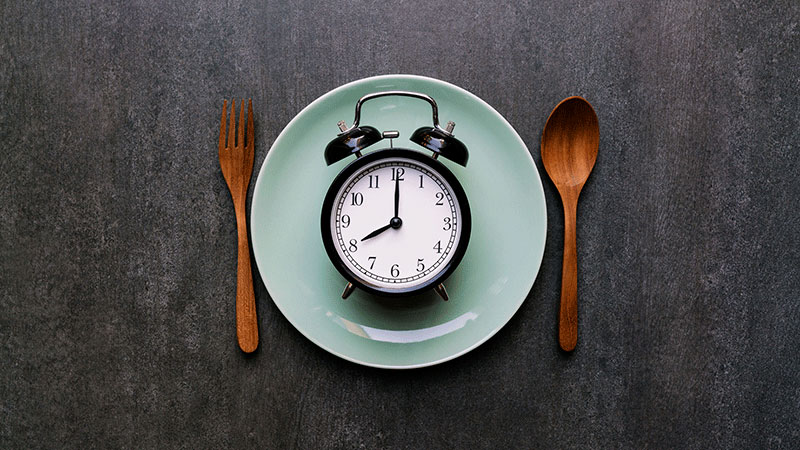 ¿Tres comidas al día es la única opción?