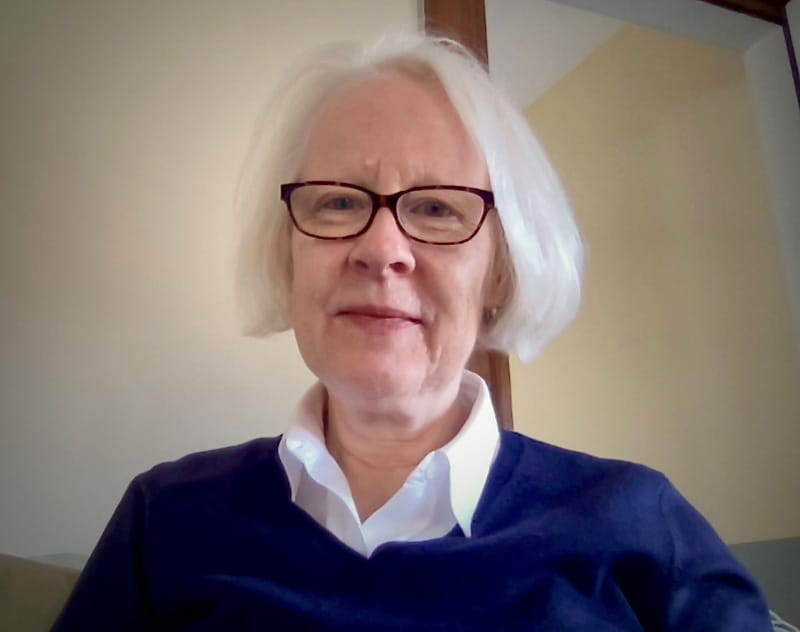 Marcia Trenholm es voluntaria en la Pension Action Center de la Universidad de Massachusetts Boston y en un centro local para personas mayores. (Foto cortesía de Marcia Trenholm)