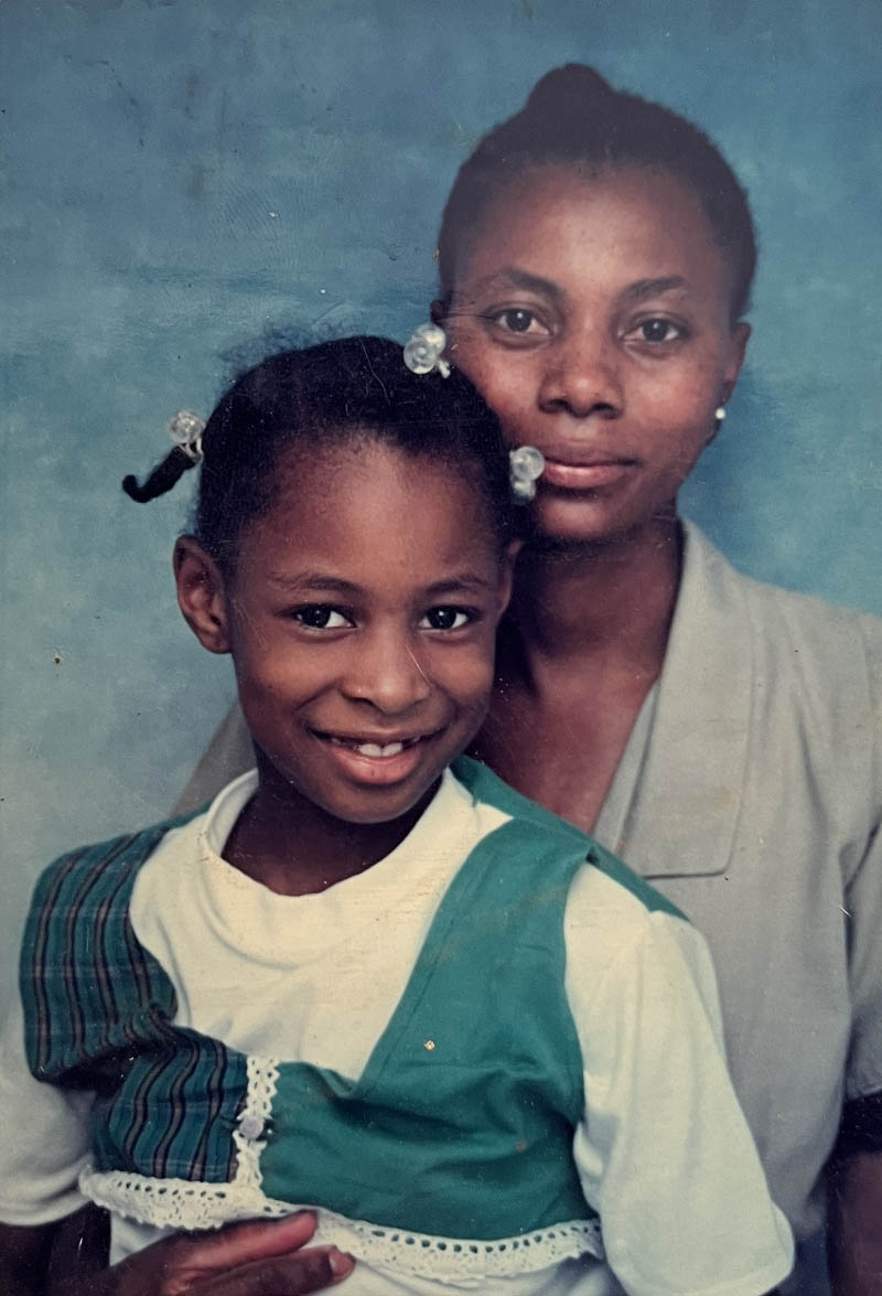 Una joven Diana Castillo Bonilla y su madre, Elizabeth Bonilla. Bonilla murió a los 48 años. (Foto cortesía de Diana Castillo Bonilla)
