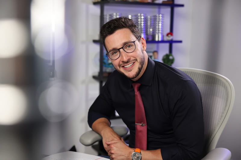 El Dr. Mikhail Varshavski es un médico de atención primaria en Nueva Jersey. También es Doctor Mike en las redes sociales, con millones de suscriptores en varias plataformas. (Foto cortesía de Dan Owens)