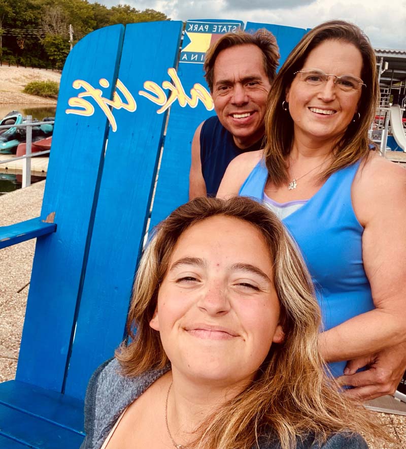 Heather Bardeleben (middle) with her daughter, Ashleigh (front) and husband, Bill. (Photo courtesy of Heather Bardeleben)