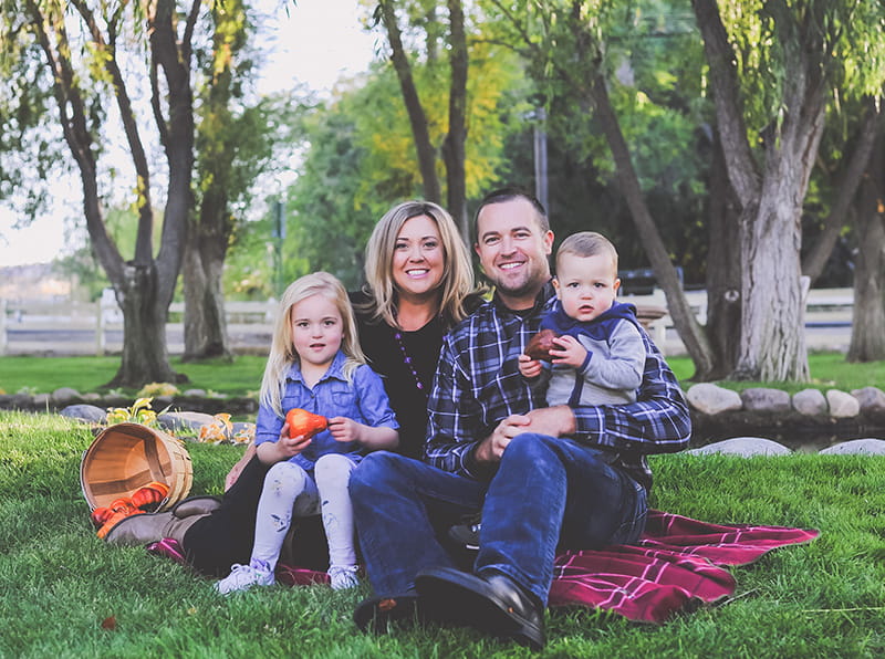  Breanna Alosi with her husband and children. From left: Makenna, Breanna, Jason and Hunter Alosi. (Photo by Hope Louise Photography)