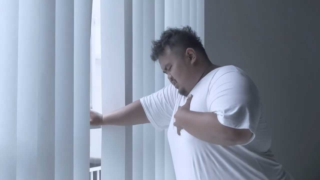 man having chest pains