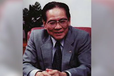 Tetsuzo Akutsu, MD, PhD is smiling in a suit and tie.