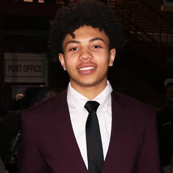 Headshot of Selby Artis