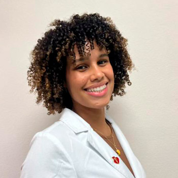 Headshot of Dennise Serra